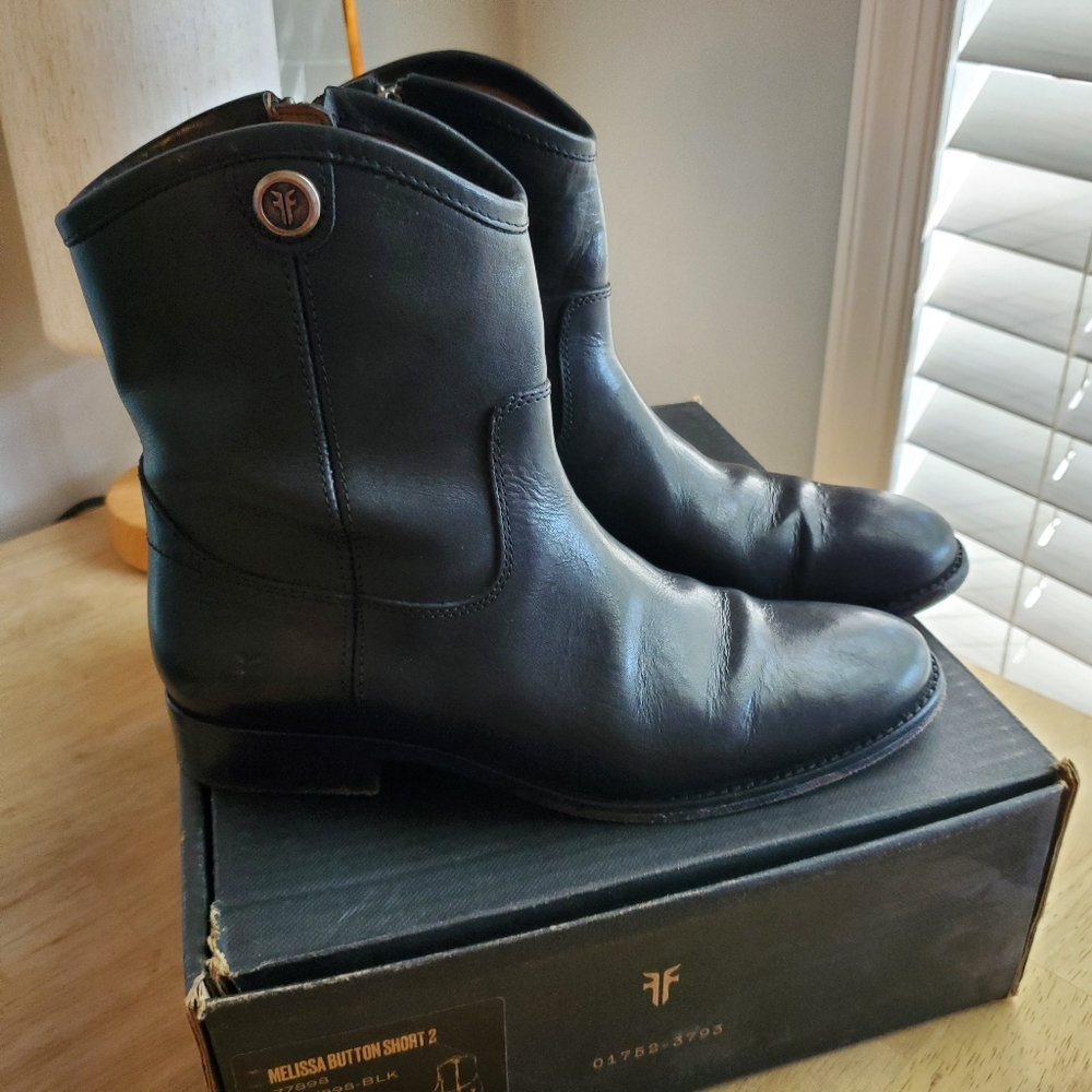 Frye Melissa Button Short black leather boots 6.5